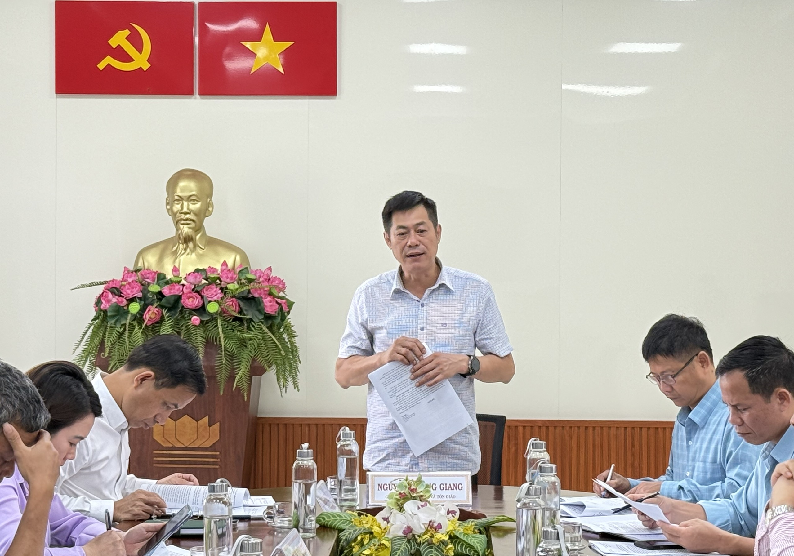 đồng chí Nguyễn Hoàng Giang - Giám đốc Sở Dân tộc và Tôn giáo tỉnh, thành viên Ban đại diện phát biểu tại buổi kiểm tra